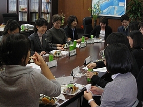 091209-2_昼食会 その1