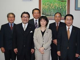 080212-2_酒田市議の方々が国会訪問（記念撮影）