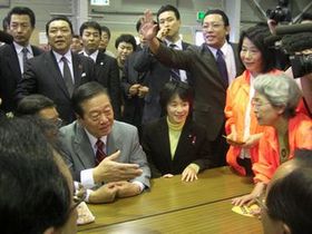 090123-3_小沢代表が吉村みえこ選対事務所へ激励訪問！