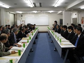 100331-2_全国地方新聞社連合会との情報交換会で挨拶をいたしました。