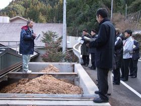 082013-9_徳島上勝町視察「バイオマス施設」（燃料チップ）